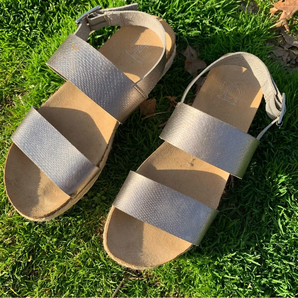 New Directions Metallic Lauren Flatform Platform Sling Sandals Size 8.5